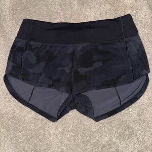 Speed Up Low Rise Lined Short 2.5” / Heritage 360 camo deep coal - LULULEMON